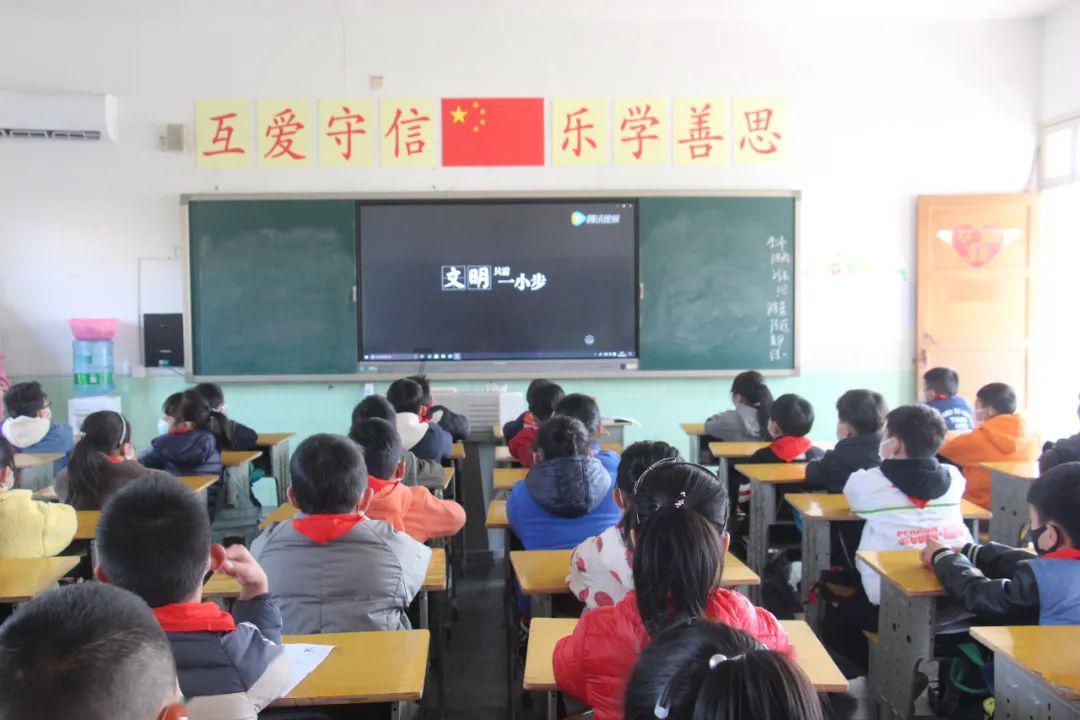 庆祝建军节好句游戏画面
